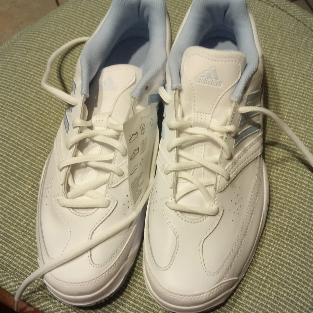 🆕 With tags Adidas Ambition Athletic shoesSize8.5